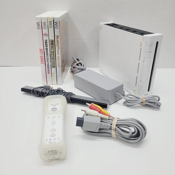Nintendo Wii System Console (RVL-001) Controller Cords 4 Family Games - Picture 1 of 11